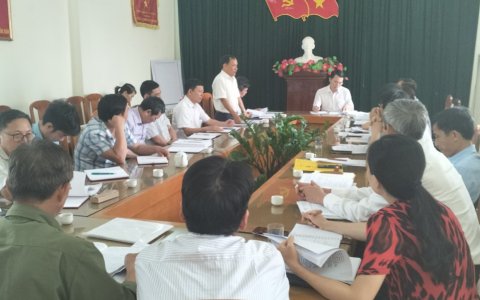 Đoàn giám sát của Ban KTXH HĐND huyện giám sát XDNTM tại xã Thiệu Chính